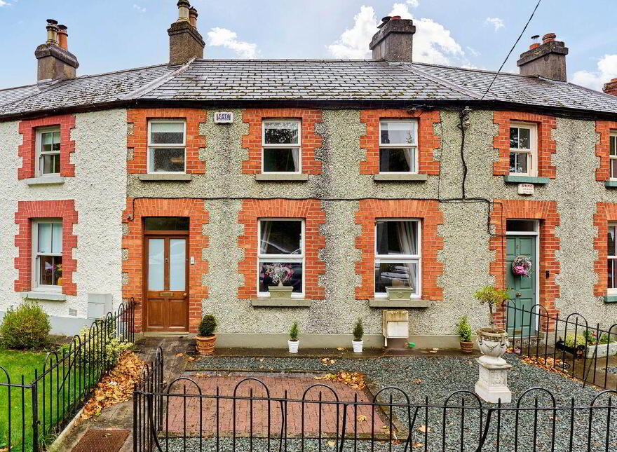 5 Sarsfield Terrace, Lower Main Street, Lucan, K78XC64