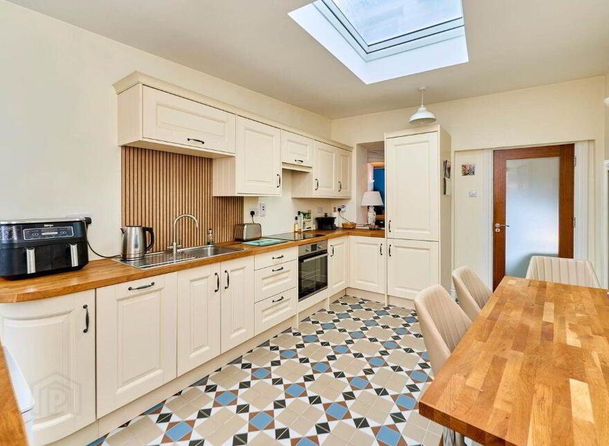 5 Sarsfield Terrace, Lower Main Street, Lucan, K78XC64