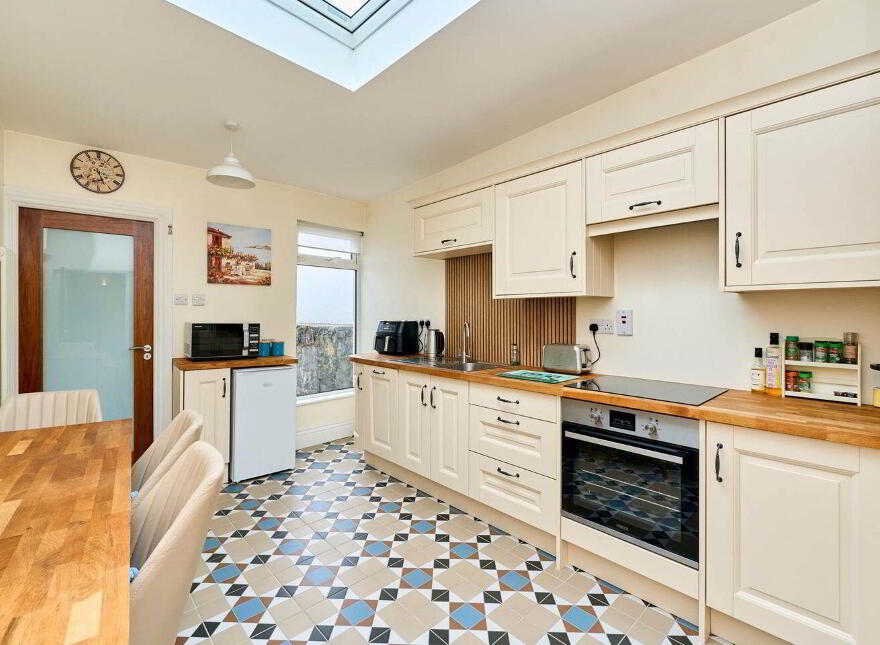 5 Sarsfield Terrace, Lower Main Street, Lucan, K78XC64