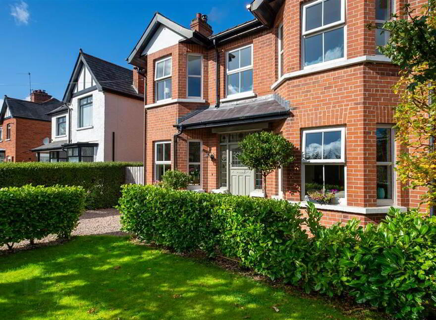 10 Grangeville Gardens, Upper Lisburn Road, Belfast, BT10 0HJ