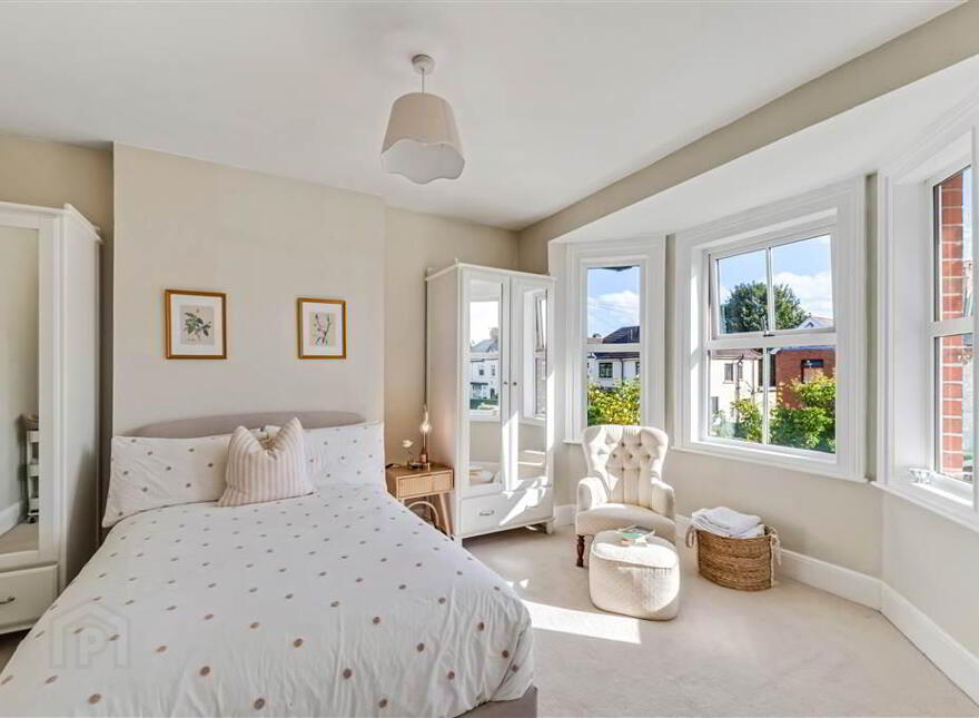 10 Grangeville Gardens, Upper Lisburn Road, Belfast, BT10 0HJ