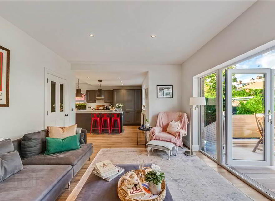 10 Grangeville Gardens, Upper Lisburn Road, Belfast, BT10 0HJ
