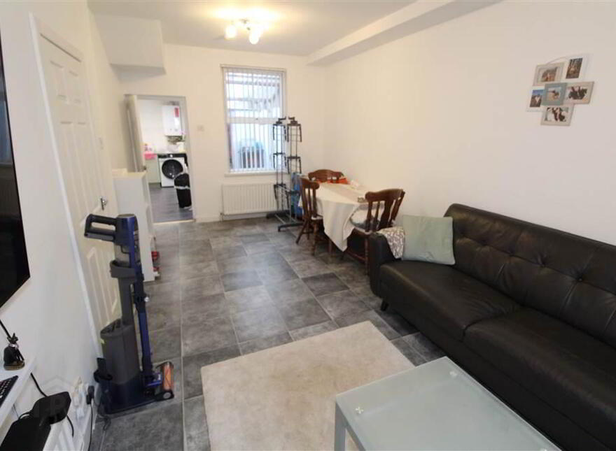 11 Ulsterdale Street, Belfast, BT5 5BT