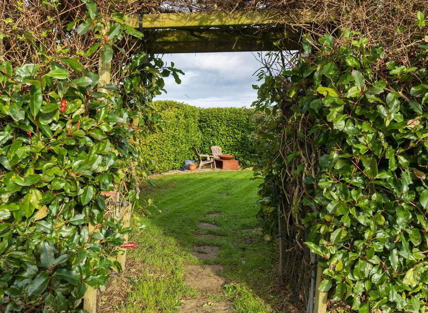 Ballymartle, Riverstick, P43R667