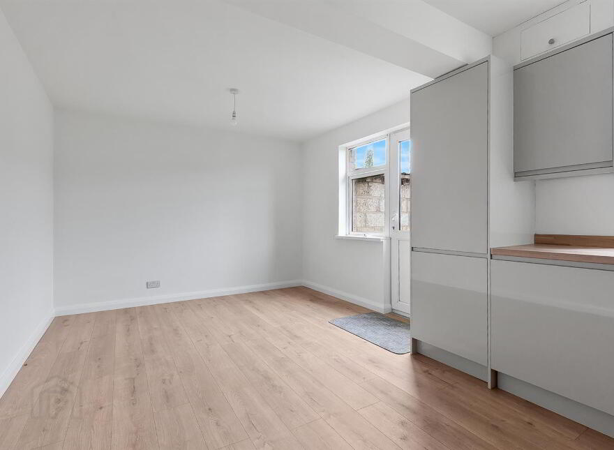 6 Piers Park, Carrickfergus, BT38 8DE