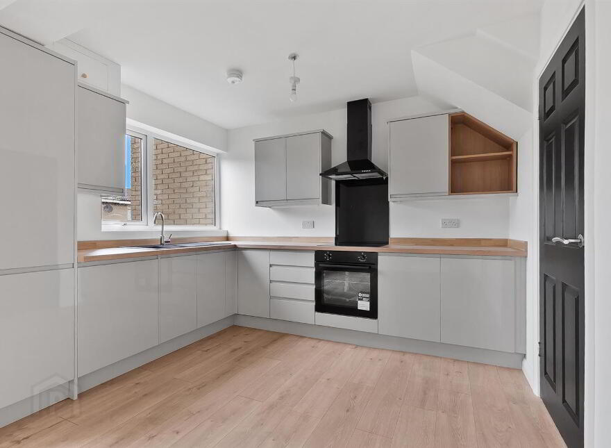 6 Piers Park, Carrickfergus, BT38 8DE