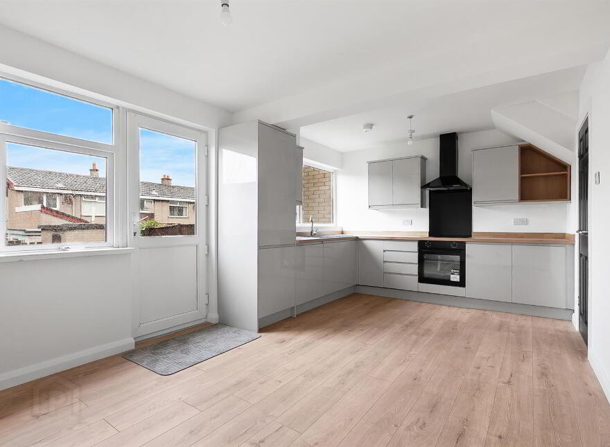 6 Piers Park, Carrickfergus, BT38 8DE