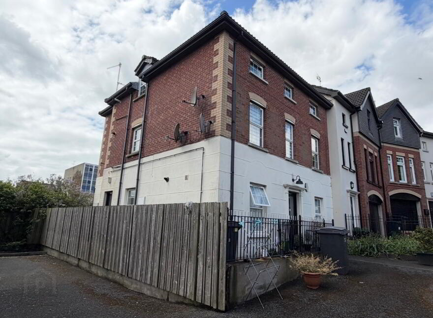 16 St. Mary's Gardens, Belfast, BT12 7LG photo