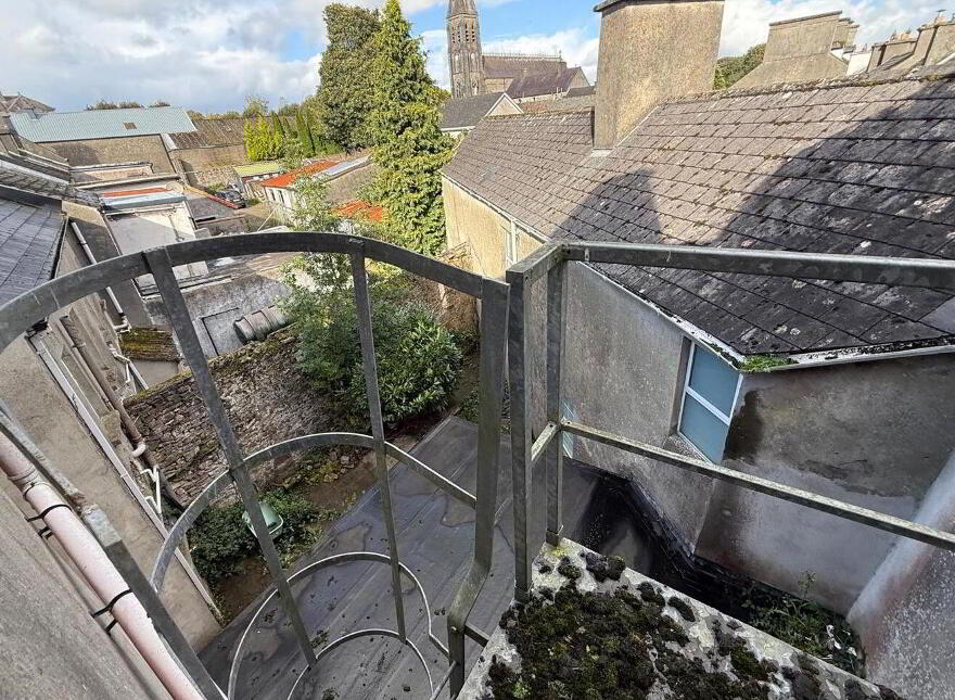 "Benchmark", Cathedral St, Ballaghaderreen, F45AC62