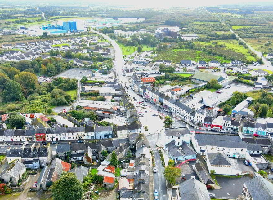 "Benchmark", Cathedral St, Ballaghaderreen, F45AC62