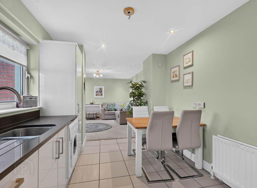 Apt 7, 501 Lisburn Road, Belfast, BT9 7EZ