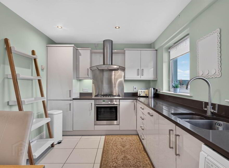 Apt 7, 501 Lisburn Road, Belfast, BT9 7EZ