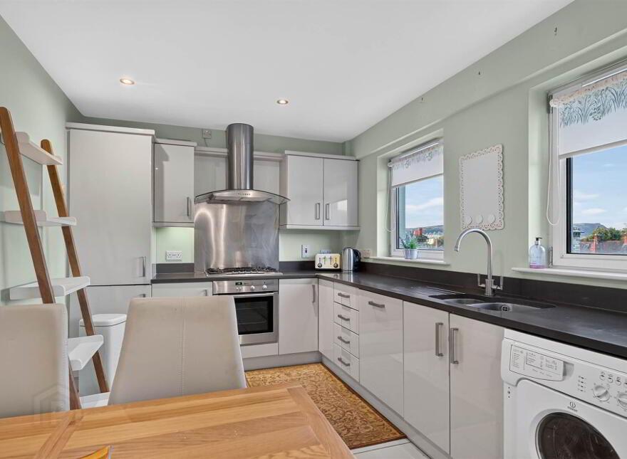 Apt 7, 501 Lisburn Road, Belfast, BT9 7EZ