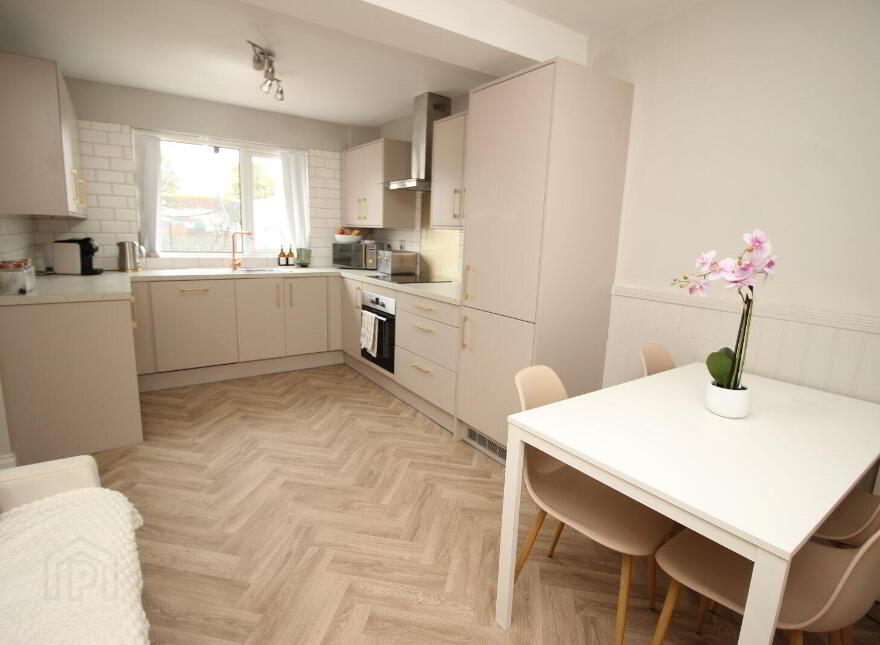 11 Coronation Gardens, Lisburn, BT27 5RG