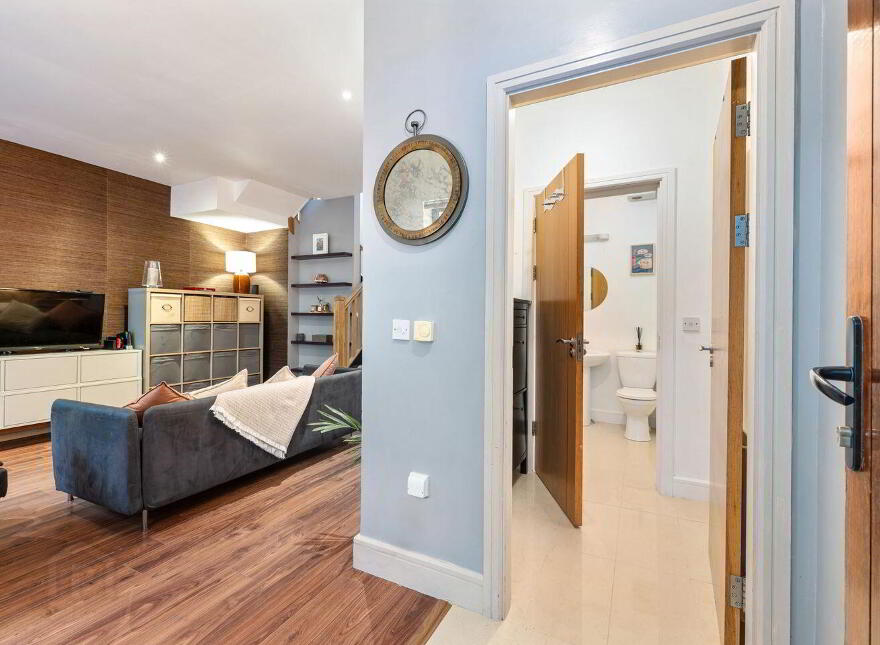 8 The Courtyard, Woodville, Glanmire, T45FX01