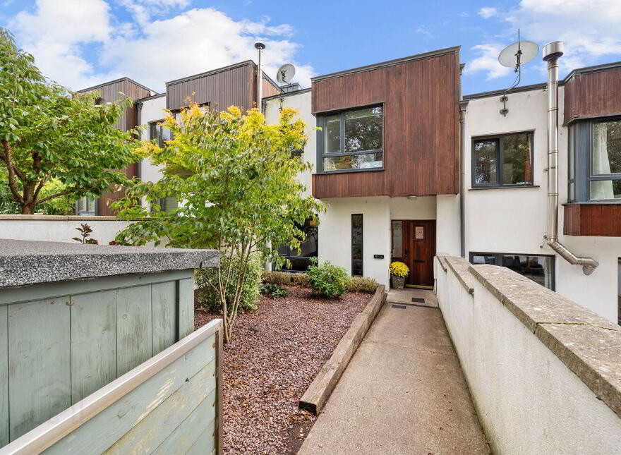 8 The Courtyard, Woodville, Glanmire, T45FX01