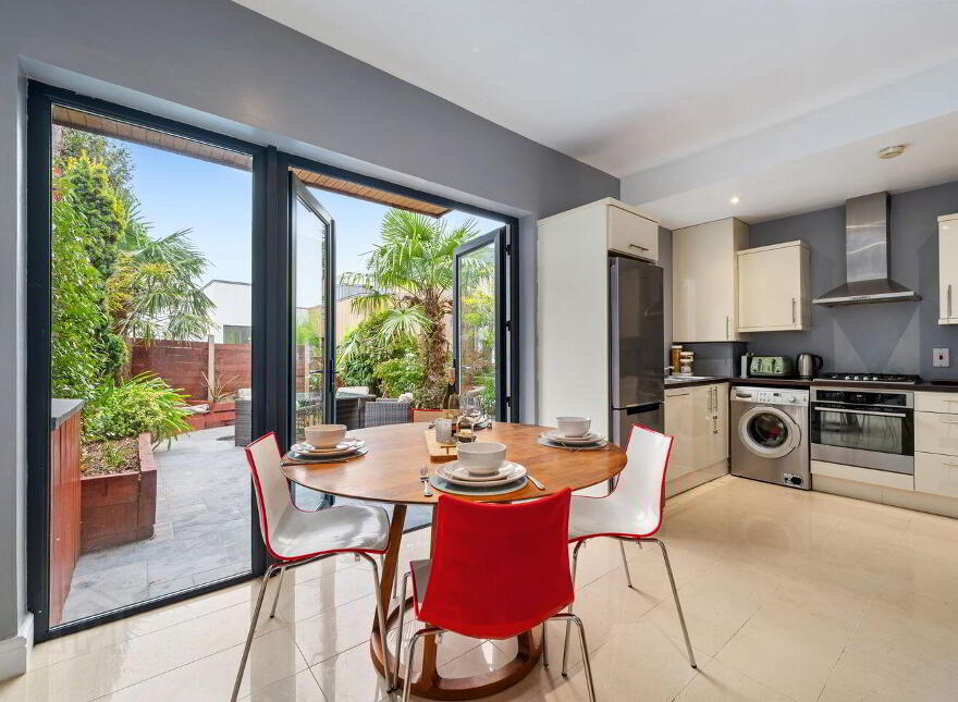 8 The Courtyard, Woodville, Glanmire, T45FX01