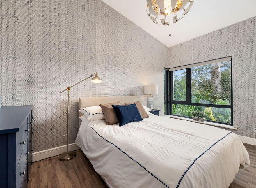 8 The Courtyard, Woodville, Glanmire, T45FX01