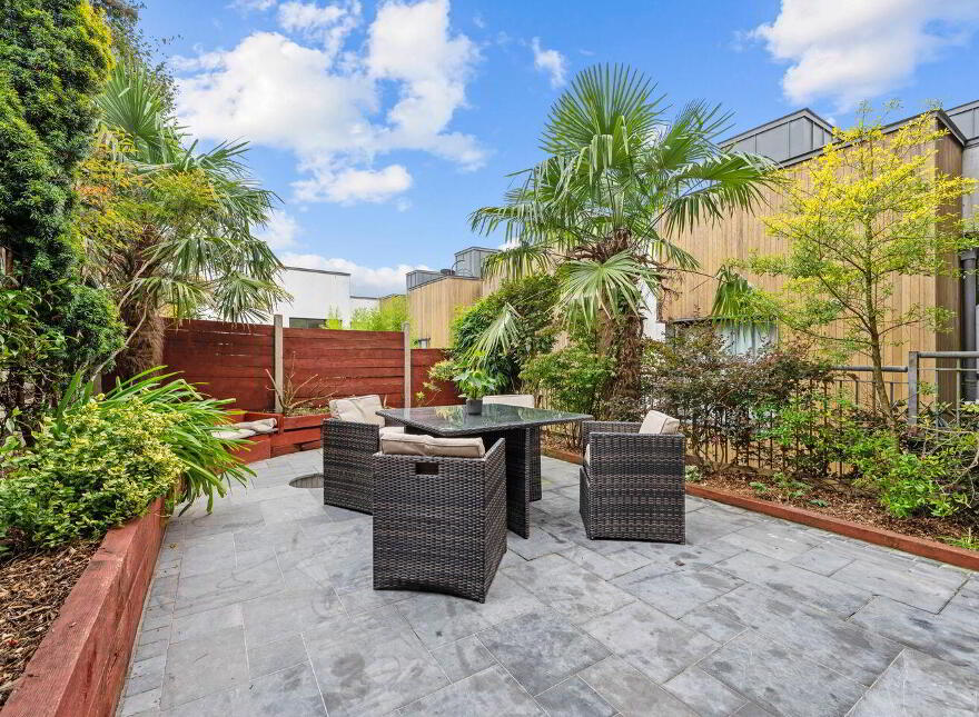 8 The Courtyard, Woodville, Glanmire, T45FX01