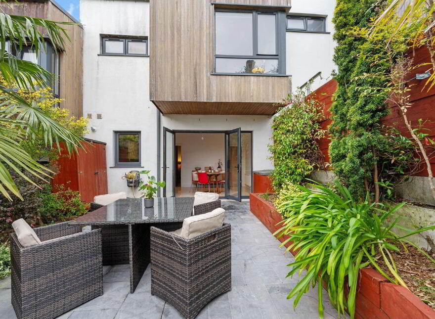 8 The Courtyard, Woodville, Glanmire, T45FX01
