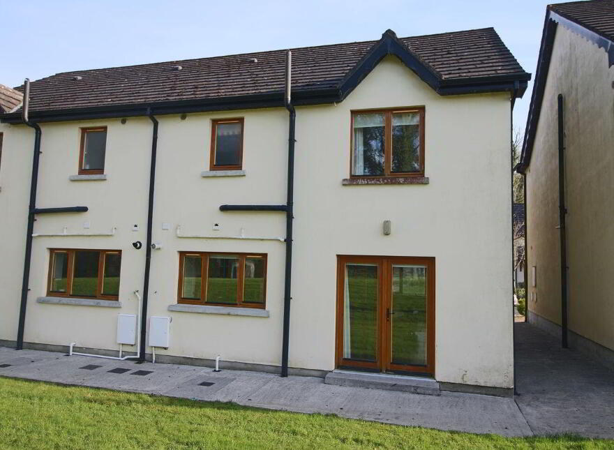 20 Earl Court, Lough Rynn, Mohill, N41E3H4