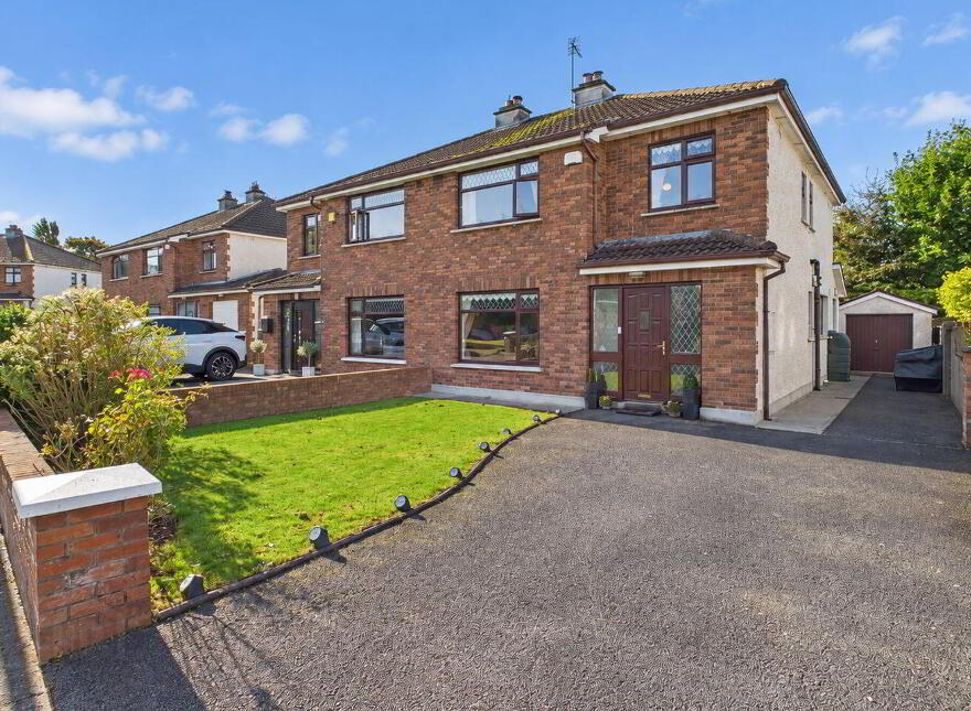 16 Hawthorn Crescent, Ballinasloe, H53WK19