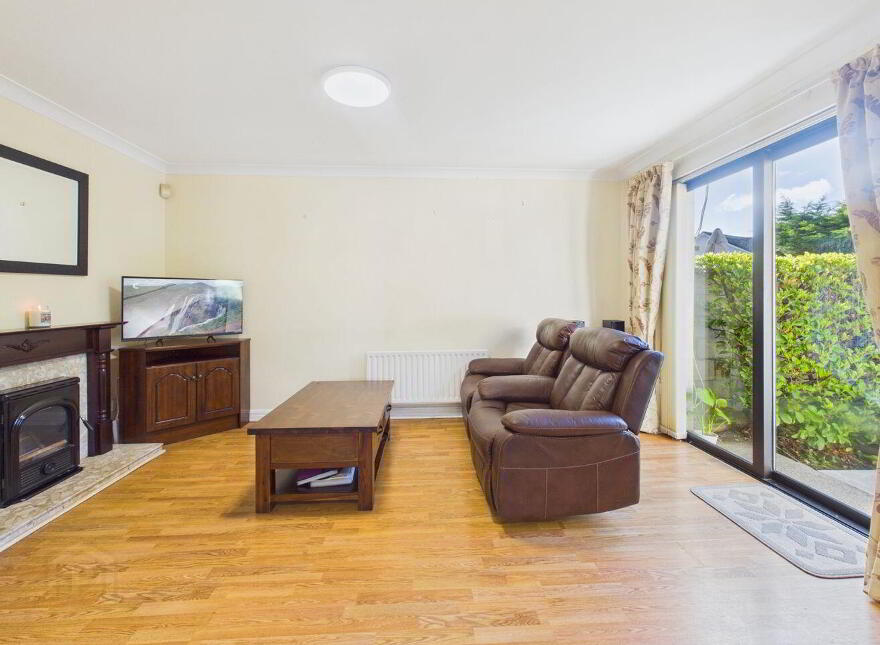 16 Hawthorn Crescent, Ballinasloe, H53WK19