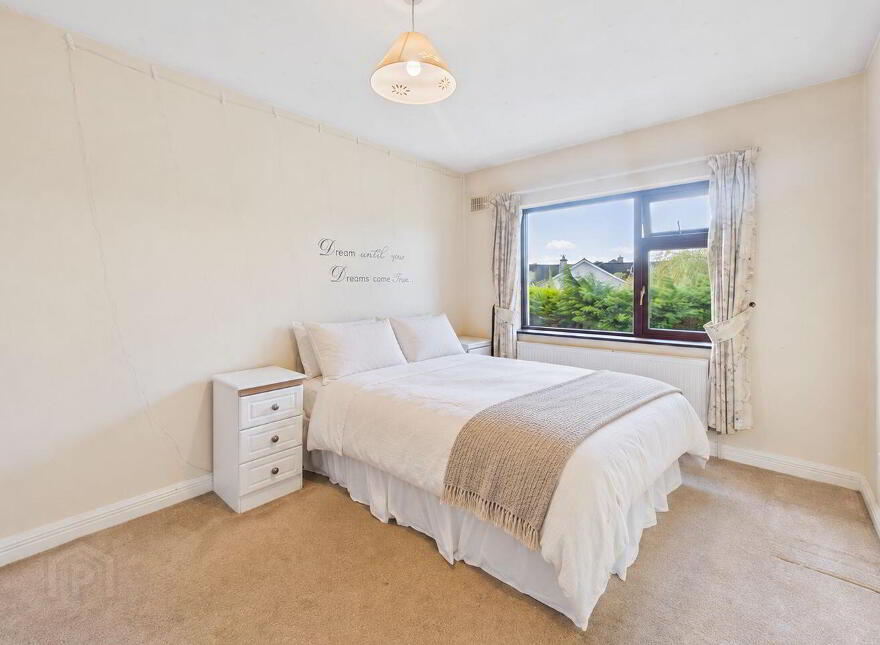 16 Hawthorn Crescent, Ballinasloe, H53WK19