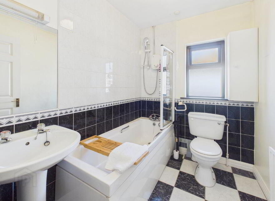 16 Hawthorn Crescent, Ballinasloe, H53WK19
