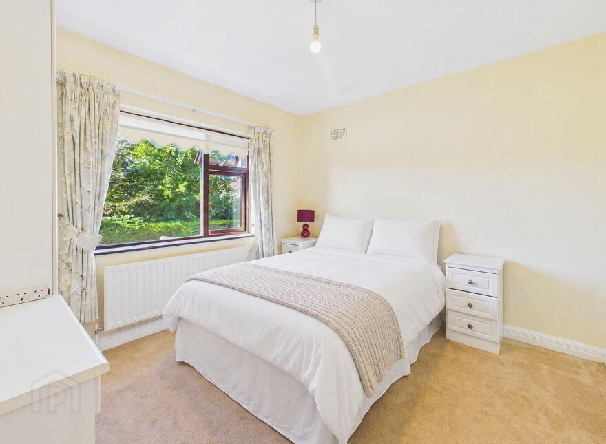 16 Hawthorn Crescent, Ballinasloe, H53WK19