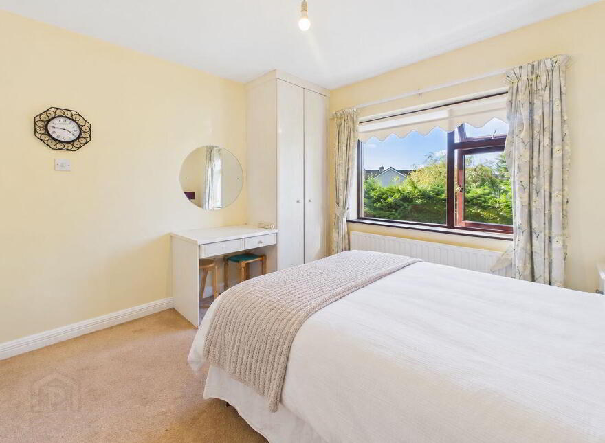 16 Hawthorn Crescent, Ballinasloe, H53WK19
