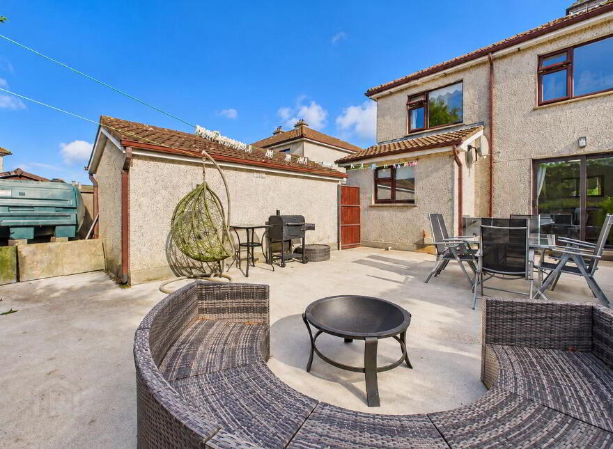 16 Hawthorn Crescent, Ballinasloe, H53WK19