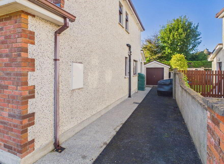 16 Hawthorn Crescent, Ballinasloe, H53WK19