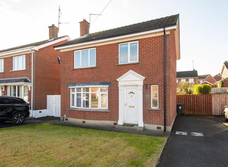 6 Muskett Gardens, Carryduff, Belfast, BT8 8QW