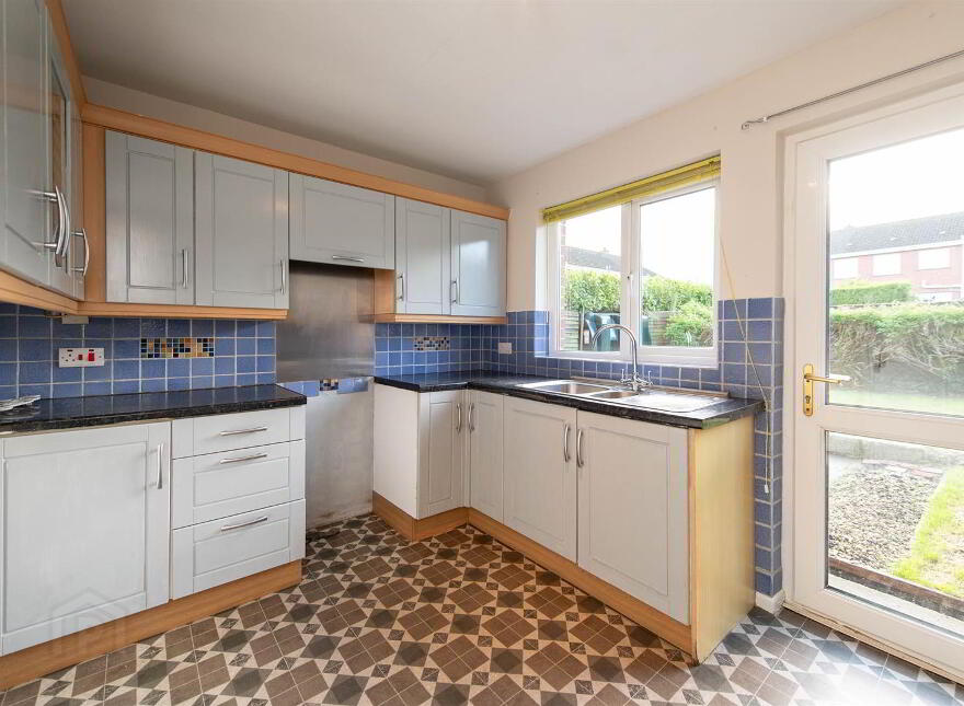 6 Muskett Gardens, Carryduff, Belfast, BT8 8QW