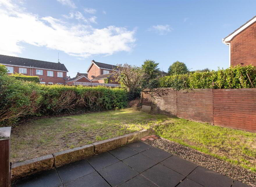 6 Muskett Gardens, Carryduff, Belfast, BT8 8QW