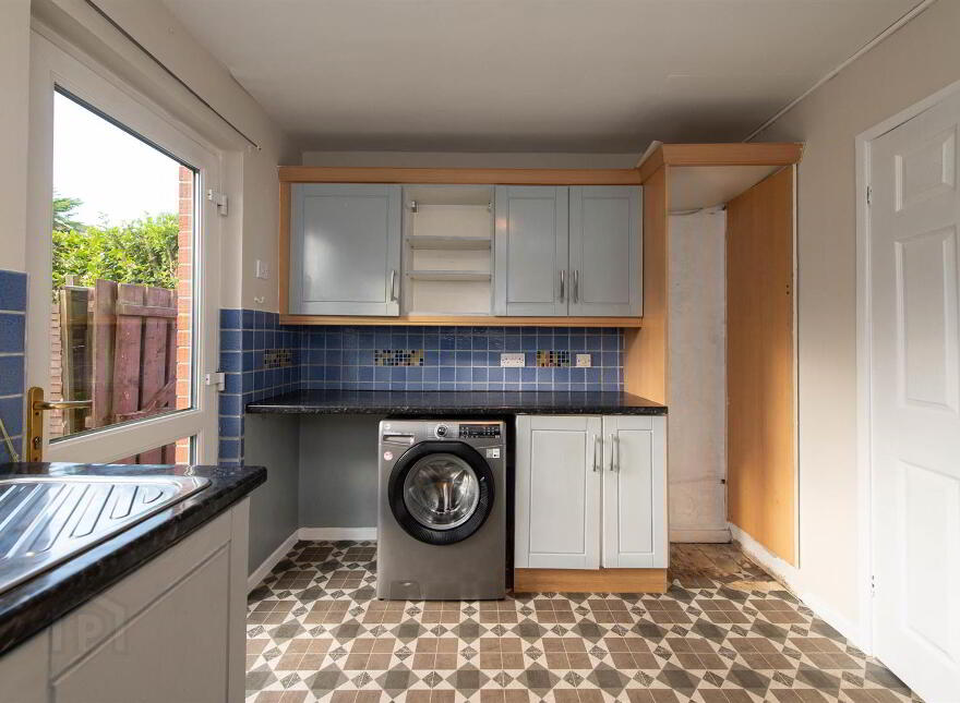 6 Muskett Gardens, Carryduff, Belfast, BT8 8QW