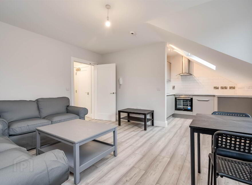 Apt 7, 35 Wellington Park, Belfast, BT9 6DN