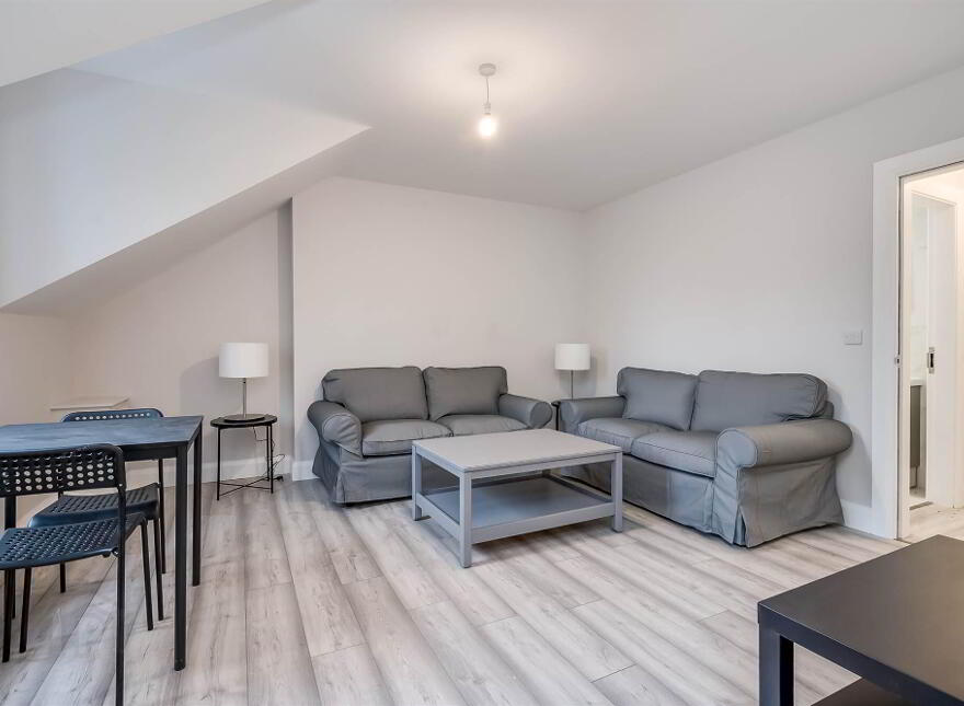 Apt 7, 35 Wellington Park, Belfast, BT9 6DN