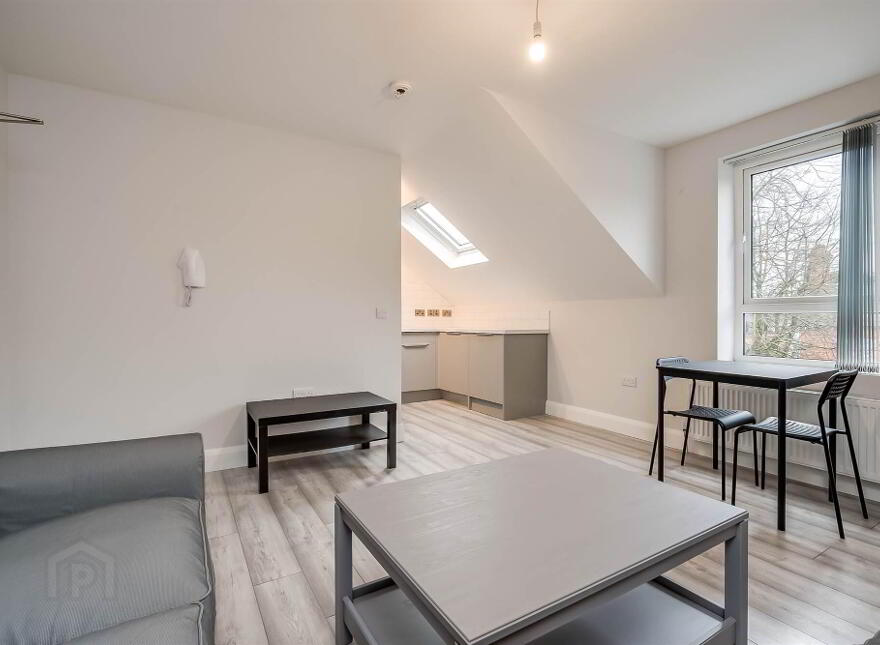 Apt 7, 35 Wellington Park, Belfast, BT9 6DN