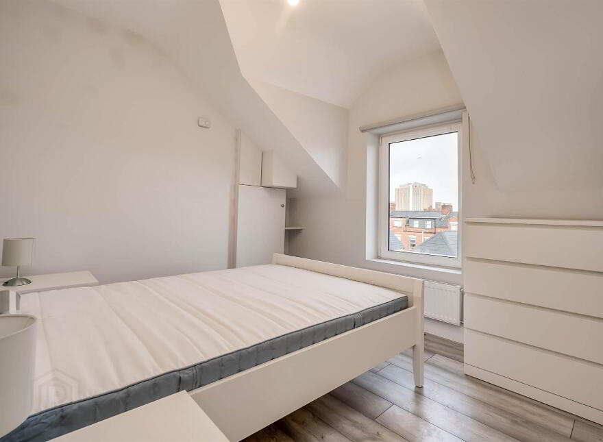 Apt 7, 35 Wellington Park, Belfast, BT9 6DN