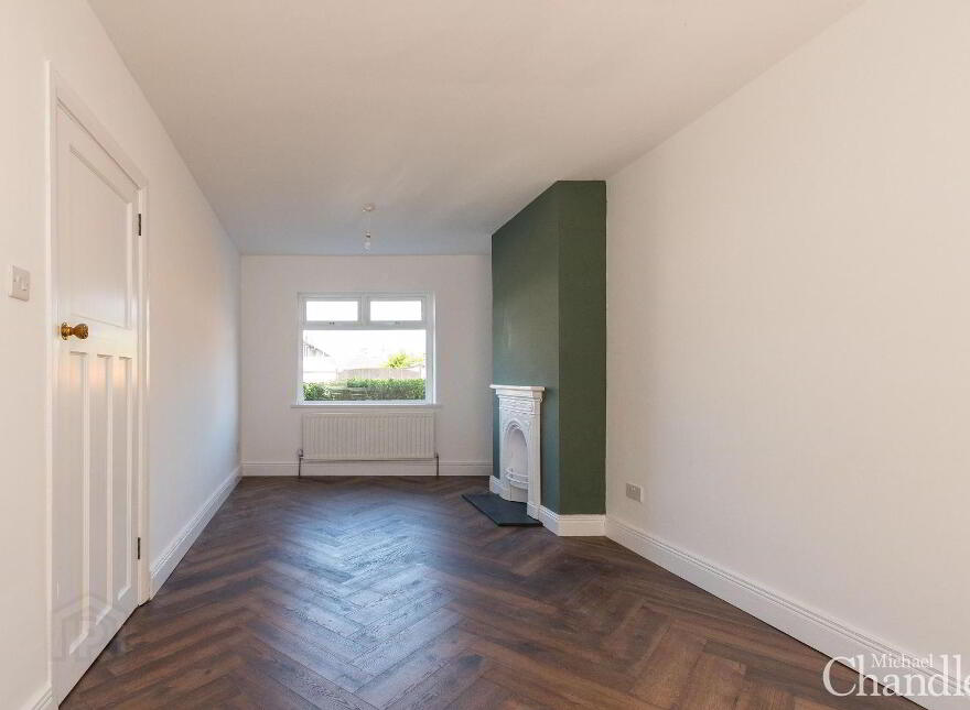 83 Ravenhill Gardens, Belfast, BT6 8GQ