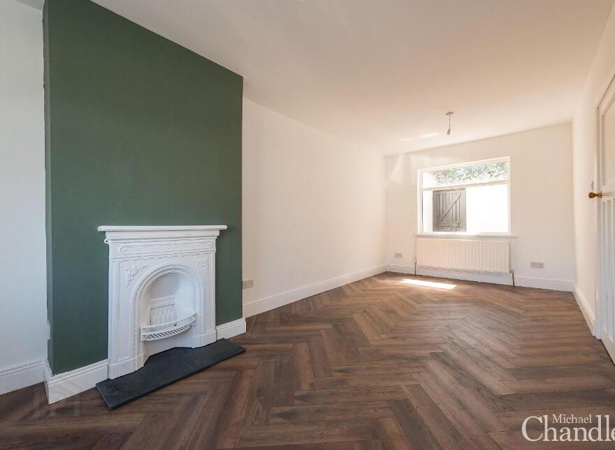 83 Ravenhill Gardens, Belfast, BT6 8GQ