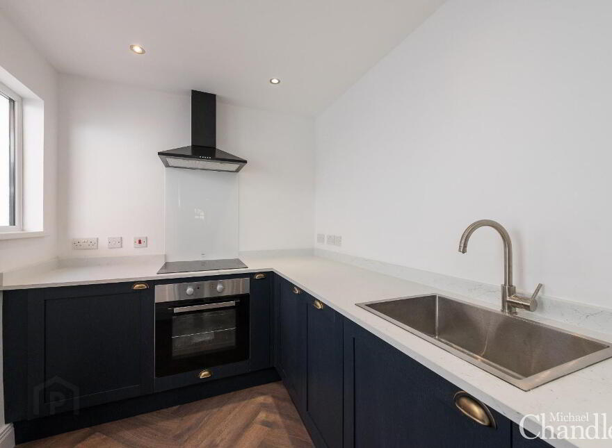 83 Ravenhill Gardens, Belfast, BT6 8GQ