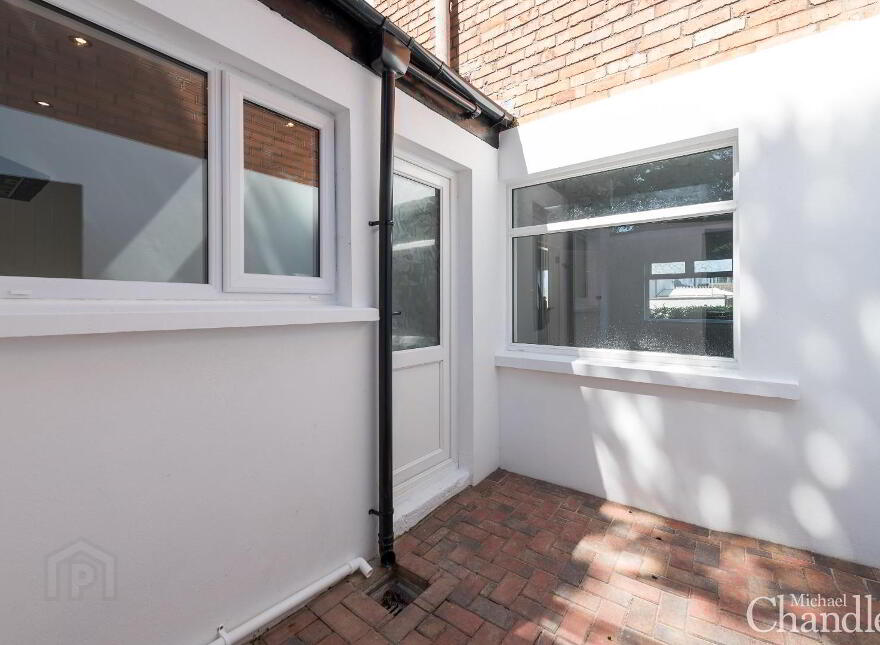 83 Ravenhill Gardens, Belfast, BT6 8GQ