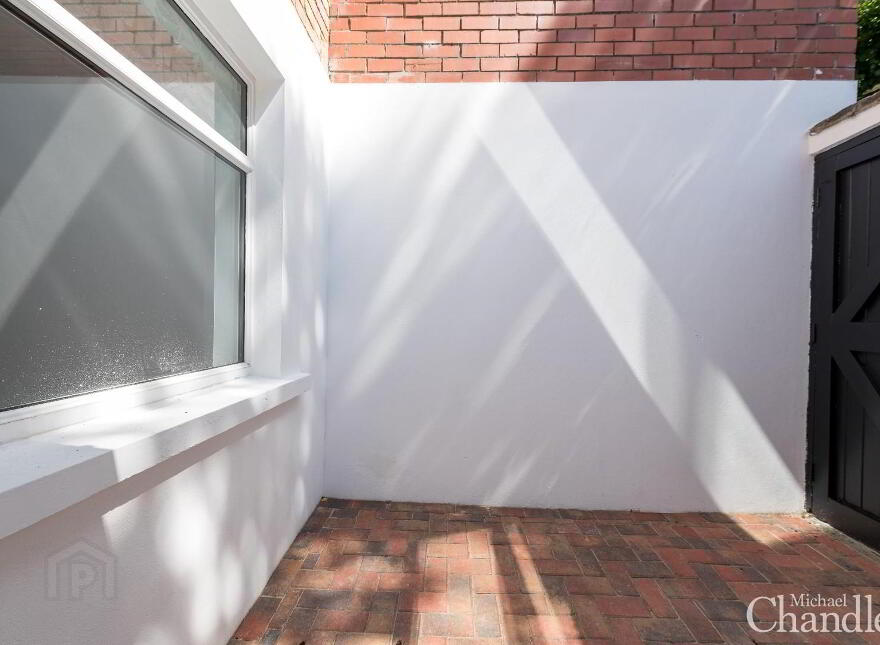 83 Ravenhill Gardens, Belfast, BT6 8GQ