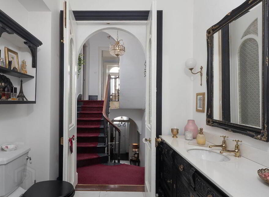 13 Westbourne Place, Cobh, P24Y199