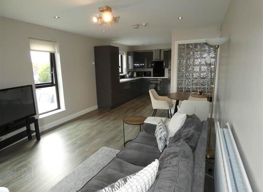 Apt 2, 223a Belmont Road, Belfast, BT4 2AH