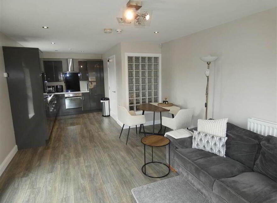 Apt 2, 223a Belmont Road, Belfast, BT4 2AH