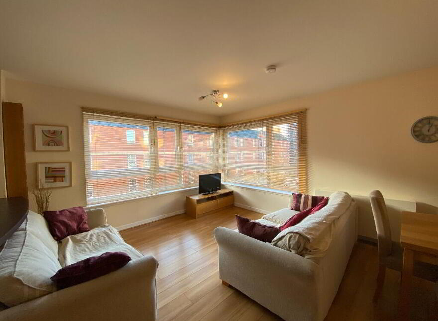 10 Salamander Court, Leith, Edinburgh, EH6 7JP